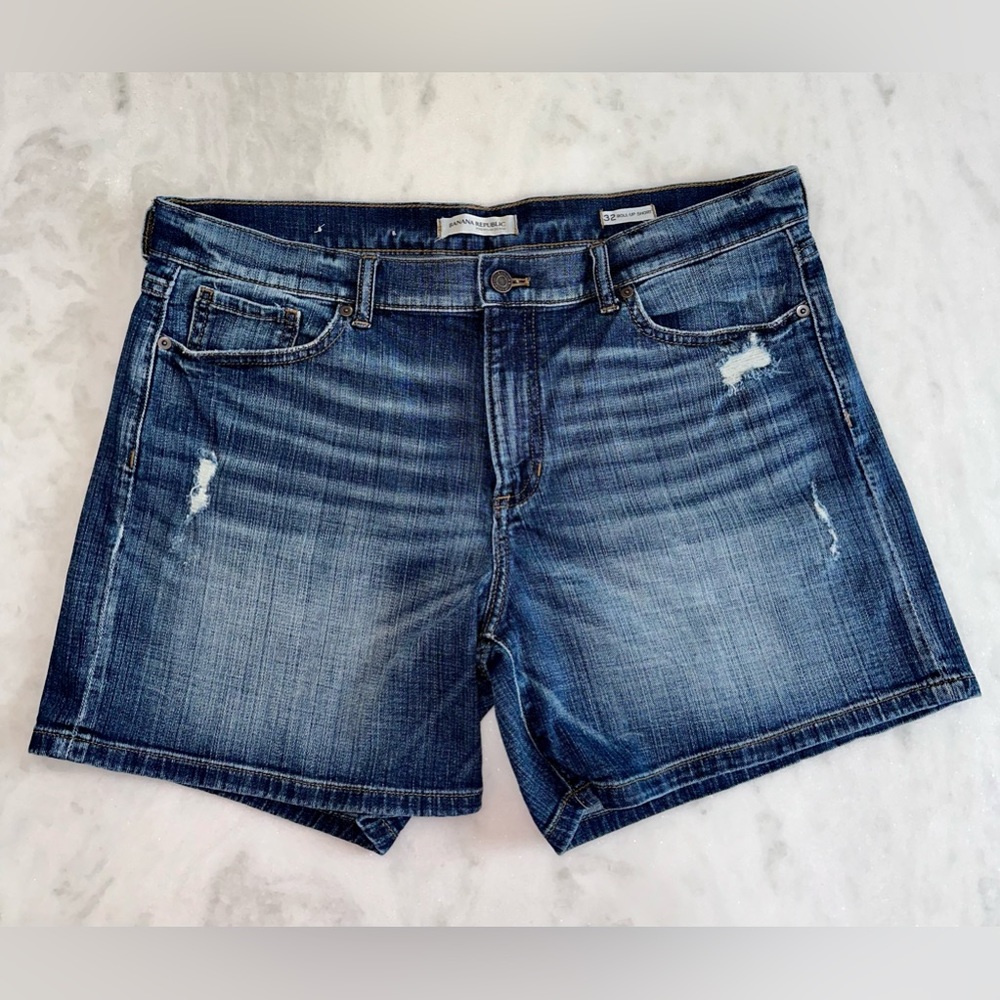 Banana Republic Premium Denim Roll-Up Jean Short. Women's Size 32. Medium Wash.